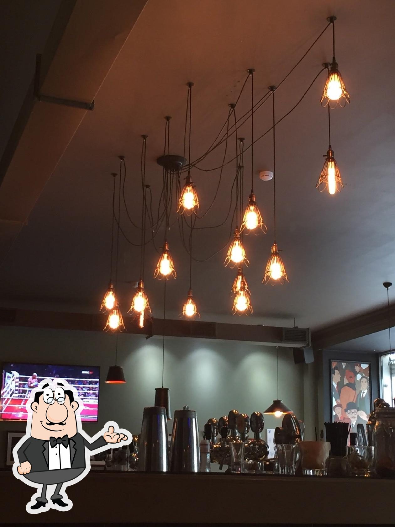 Интерьер "Tweed Bar".