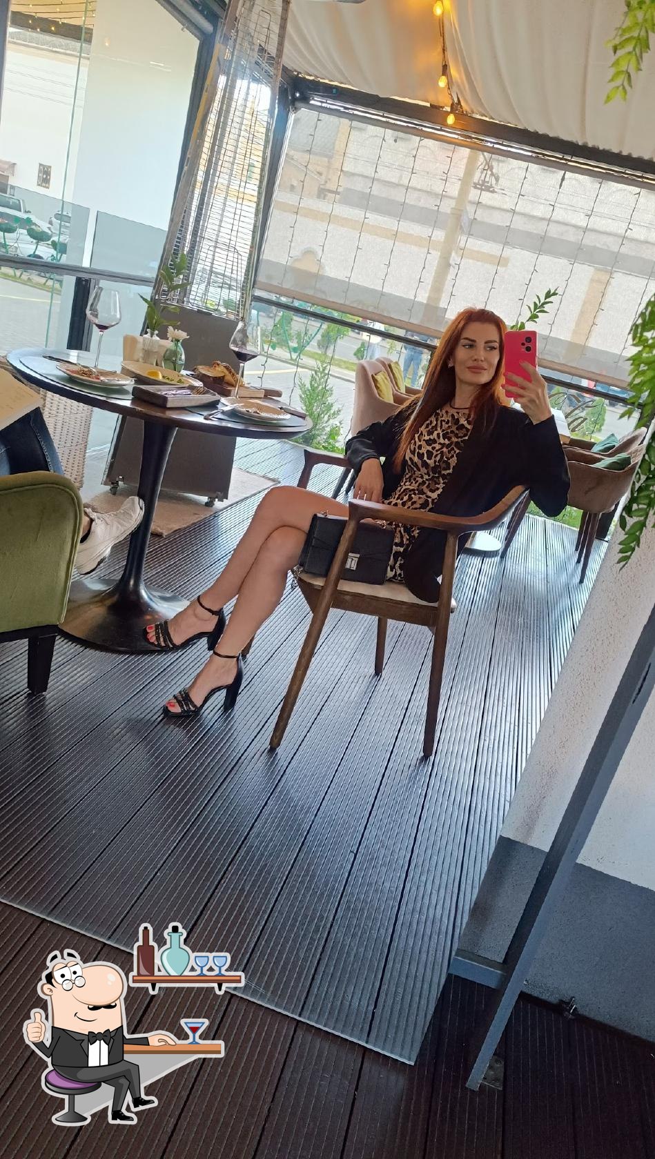 Забронируйте столик в "Lounge cafe Барашка".