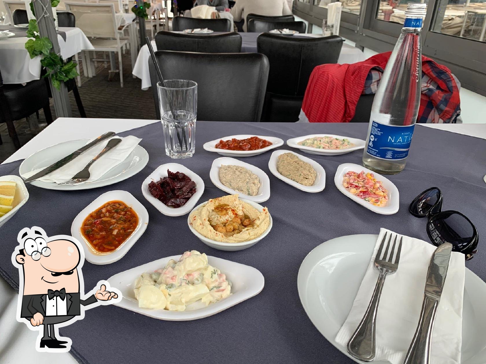 Посмотрите на внутренний интерьер "Fisherman's Restaurant".