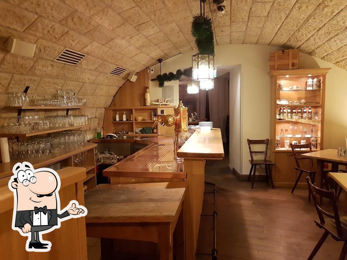 Посмотрите на внутренний интерьер "Augustiner an der Frauenkirche Restaurant".