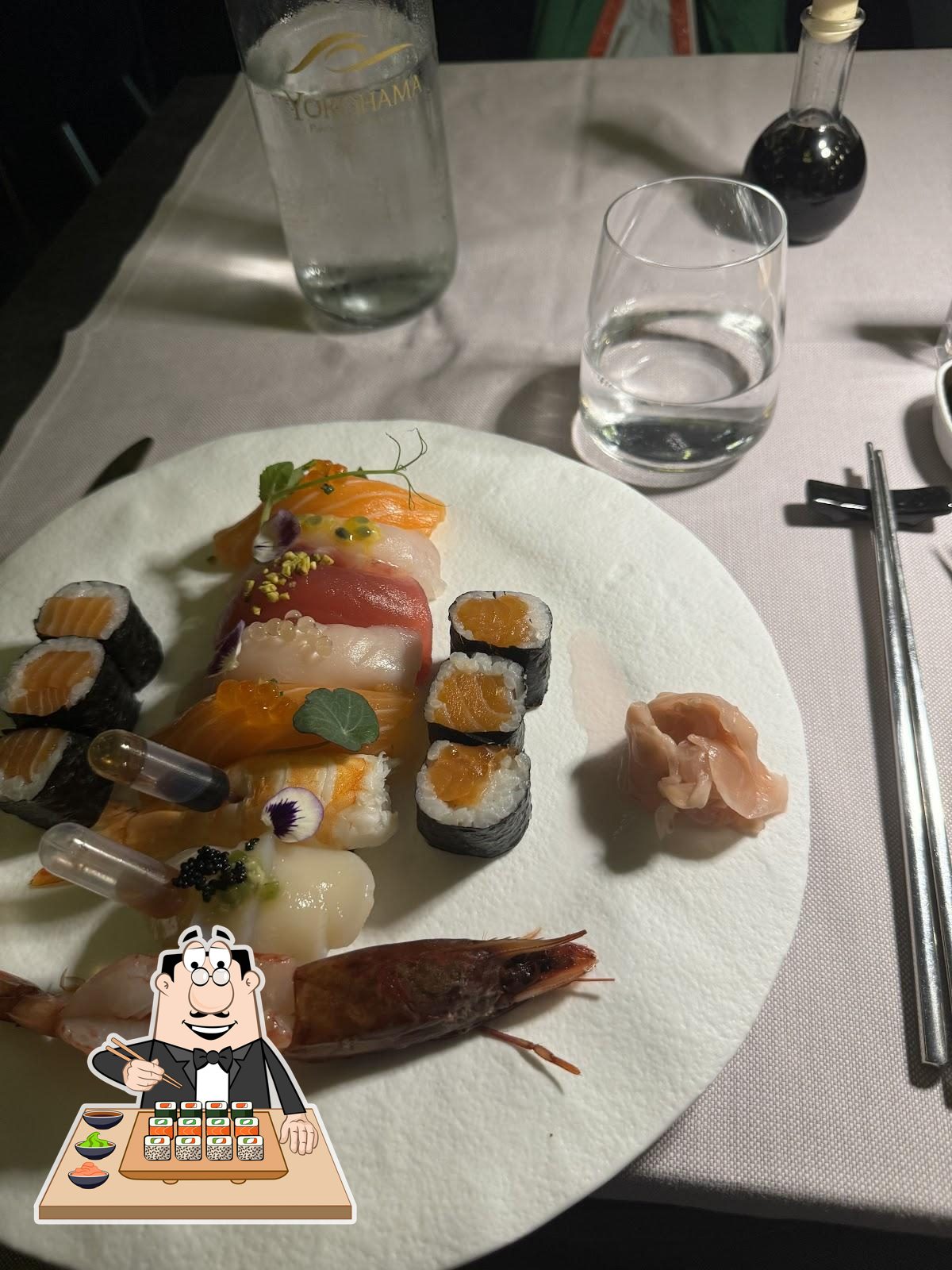 Попробуйте суши в "Yokohama Sushi Restaurant".