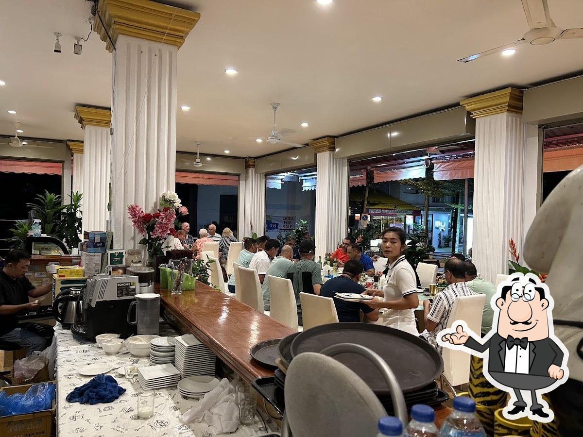 Забронируйте столик в "Orange Restaurant".