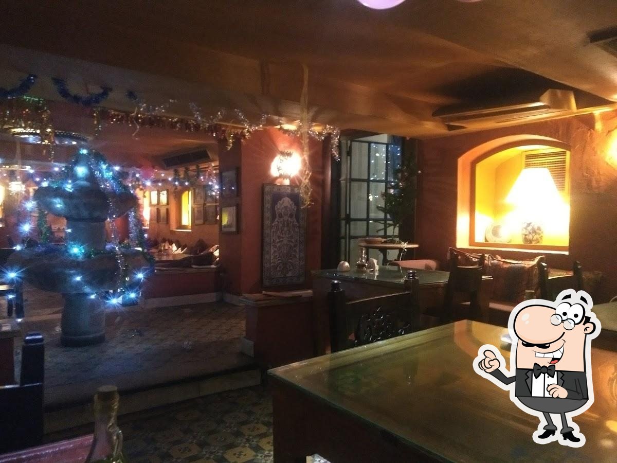 Забронируйте столик в "Taboula Lebanese Restaurant".