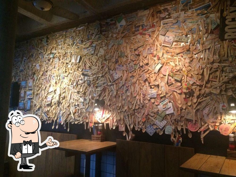 Забронируйте столик в "Makamaka - Restaurante Barcelona | Hamburguesas & Cocktails Bar".