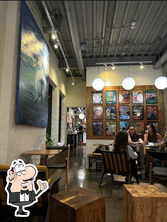 Забронируйте столик в "Surf Coffee x Right Coast".
