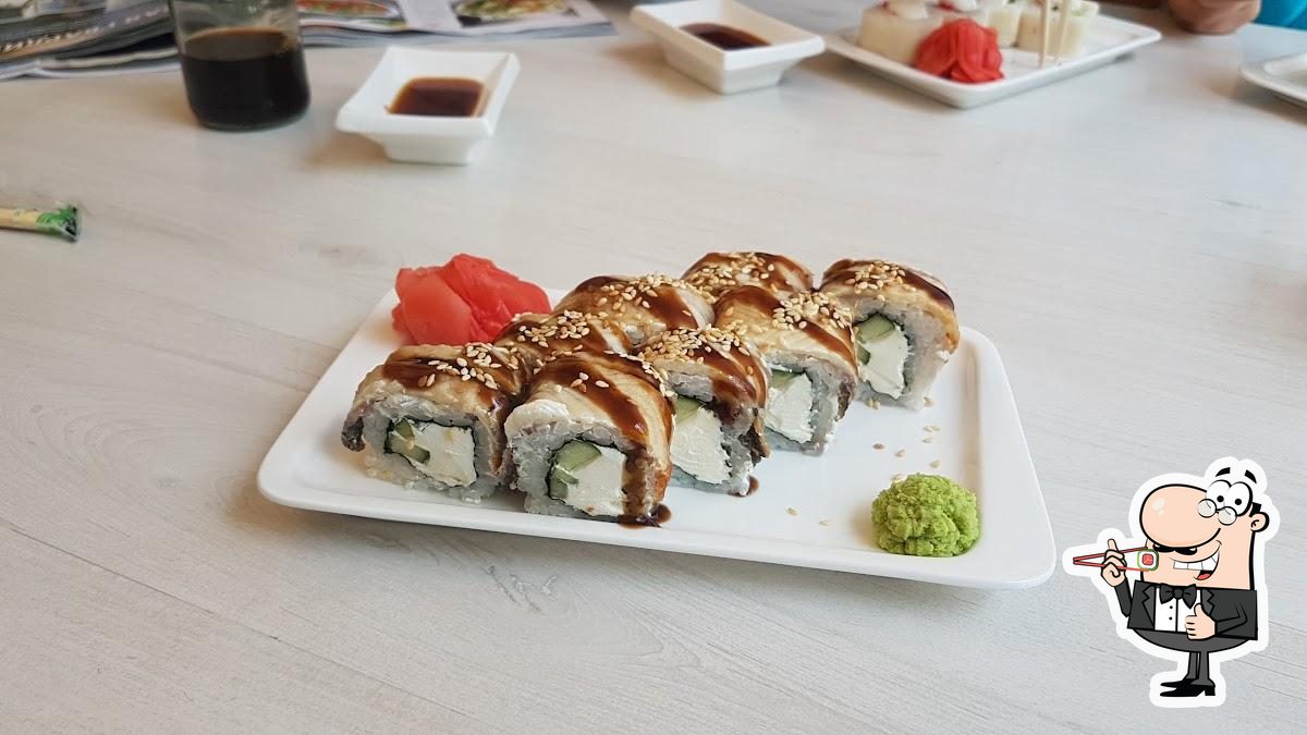 В "Tasty Sushi" попробуйте суши и роллы.