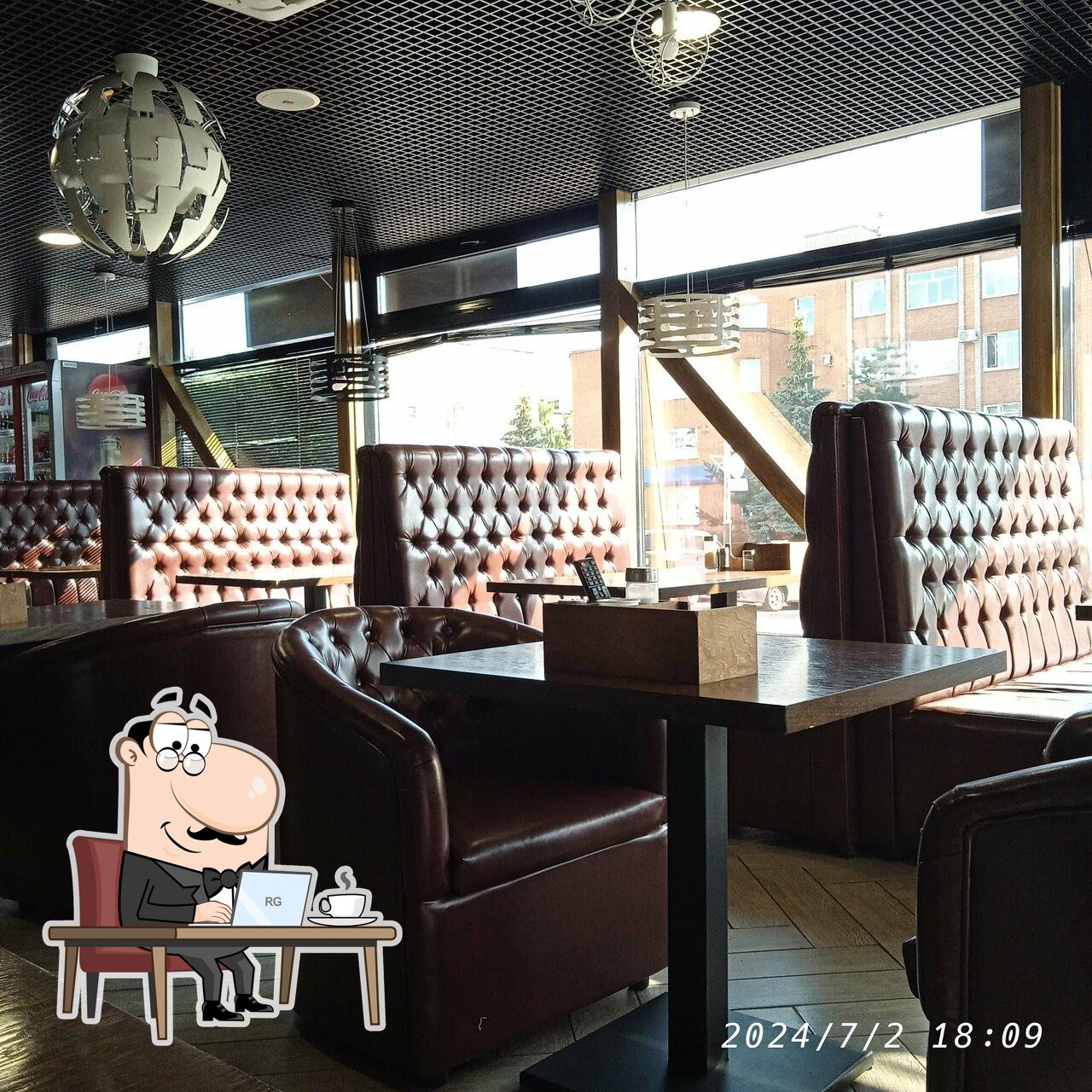 Посмотрите на внутренний интерьер "Grille House".