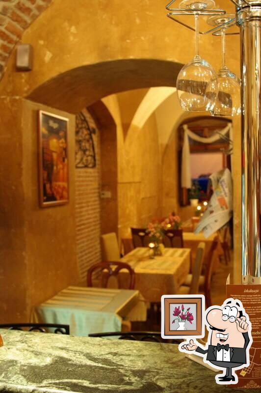 Посмотрите на внутренний интерьер "Awiw Restauracja".