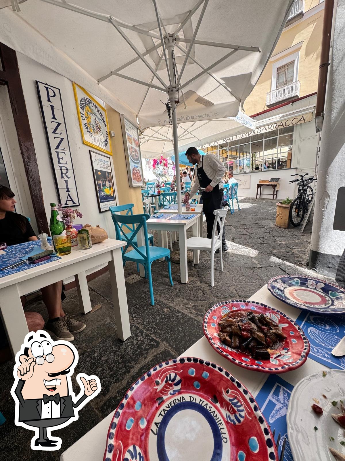 Забронируйте столик в "Taverna Masaniello".