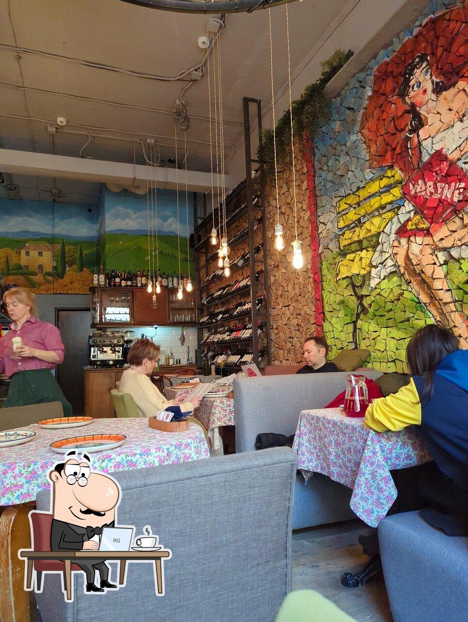 Посмотрите на внутренний интерьер "Траттория Vabene".