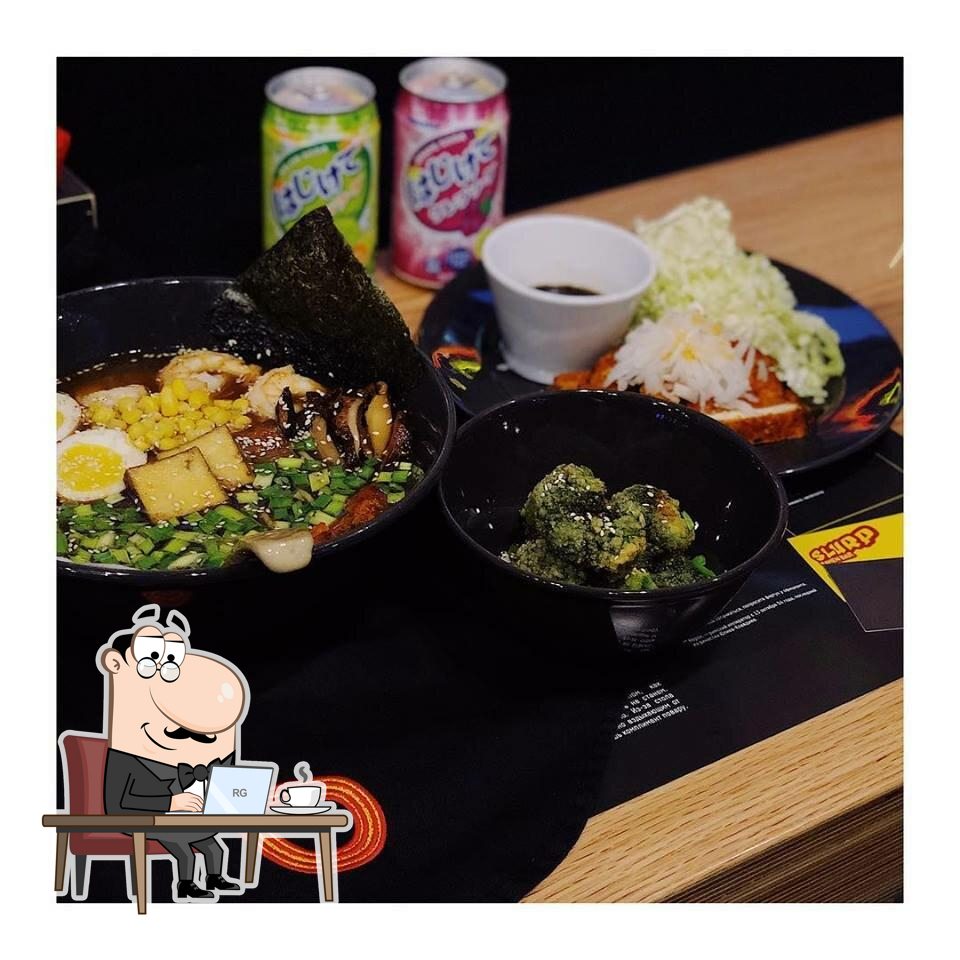 Забронируйте столик в "Slurp Ramen Bar".
