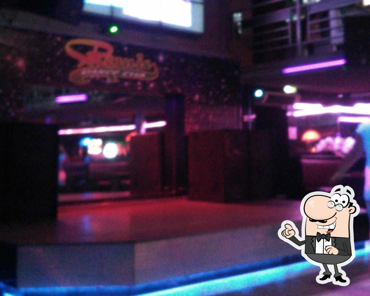 Забронируйте столик в "Remix Dance Club".