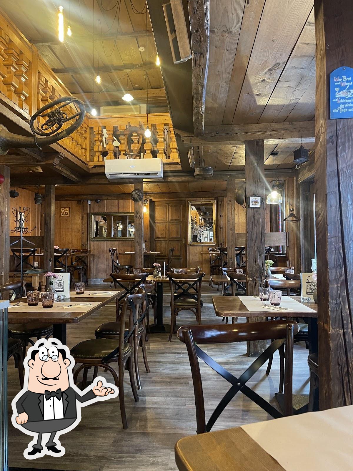 Посмотрите на внутренний интерьер "Király100 Gastro Corner".