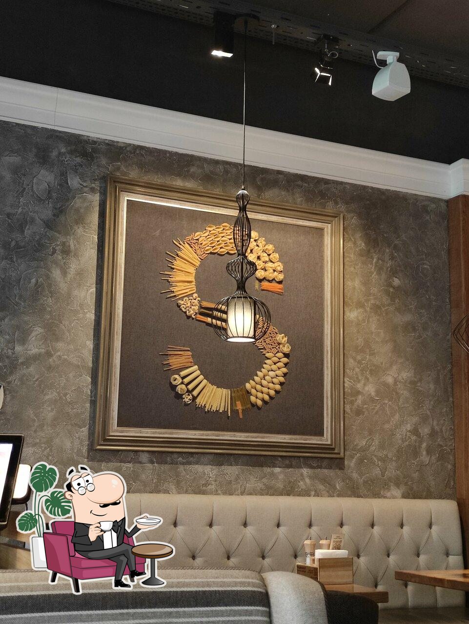 Посмотрите на внутренний интерьер "Санта Паста".