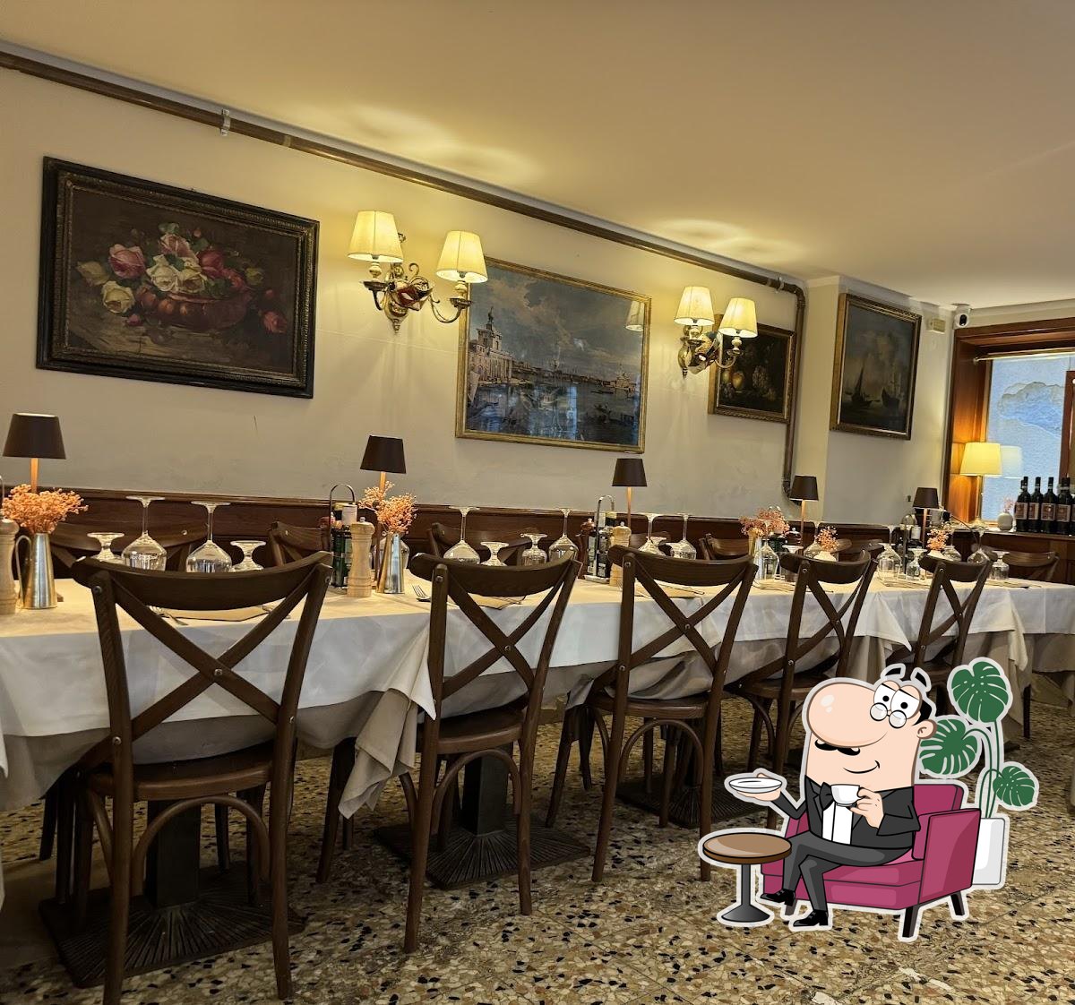 Посмотрите на внутренний интерьер "Trattoria Dona Onesta - Ristorante Venezia".