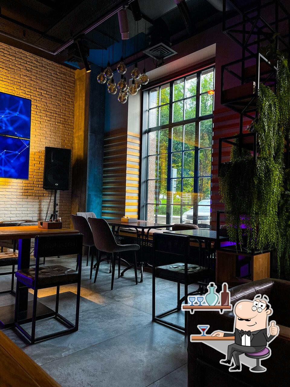 Посмотрите на внутренний интерьер "Mesto Grill".