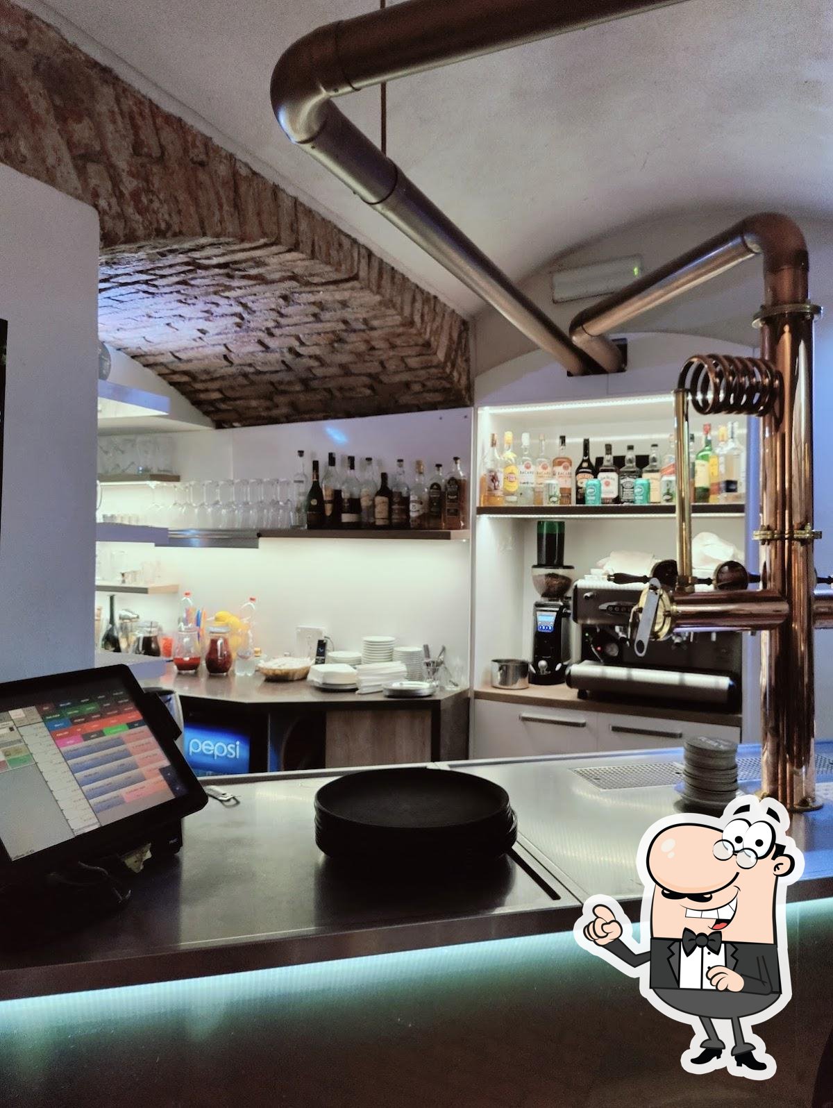Посмотрите на внутренний интерьер "Husinec restaurace".