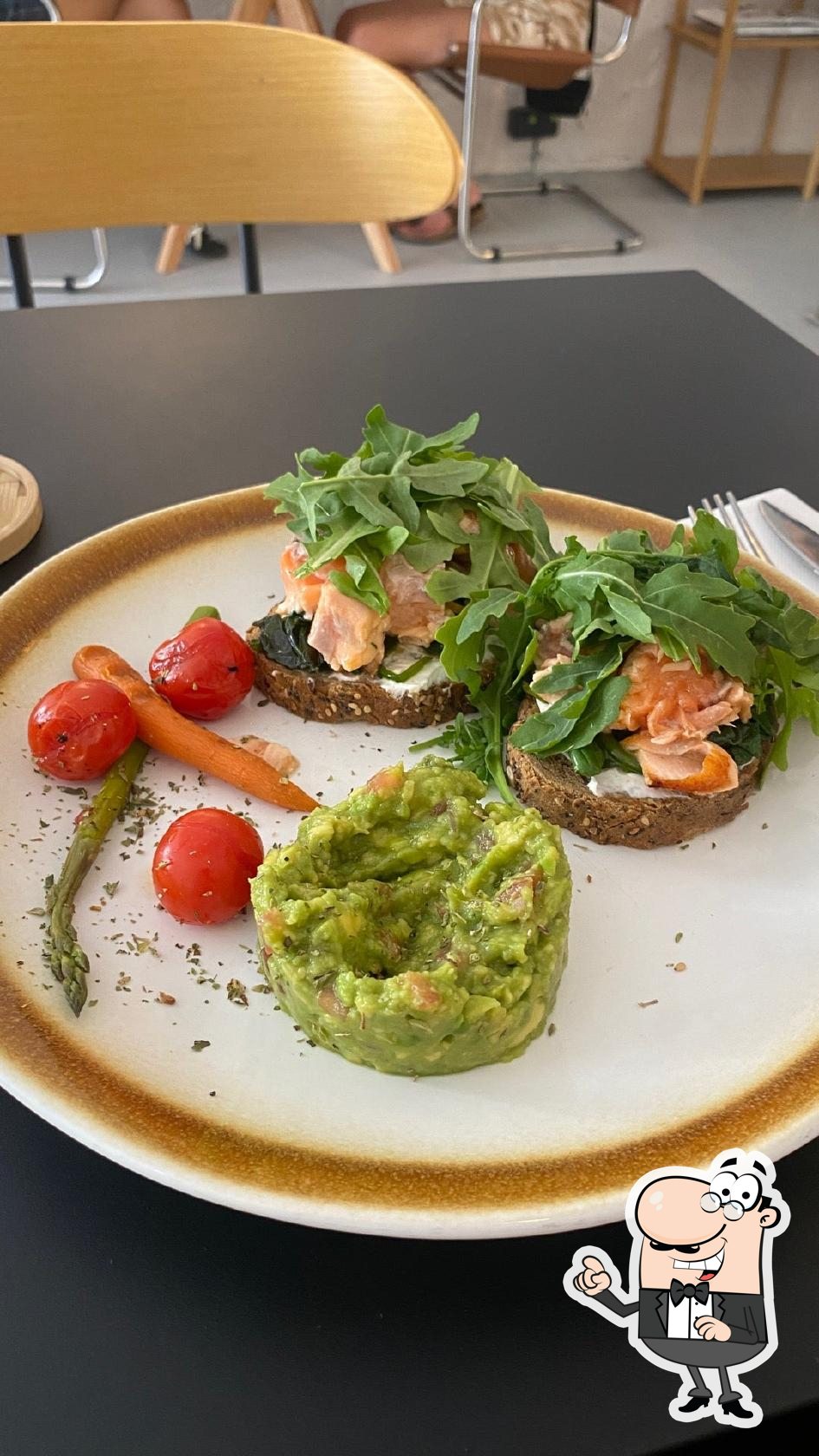 Интерьер "Rosi. Café & more specialty coffee roasters brunches & pastries".