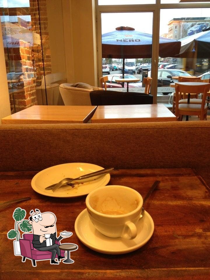 Интерьер "Green Caffè Nero".