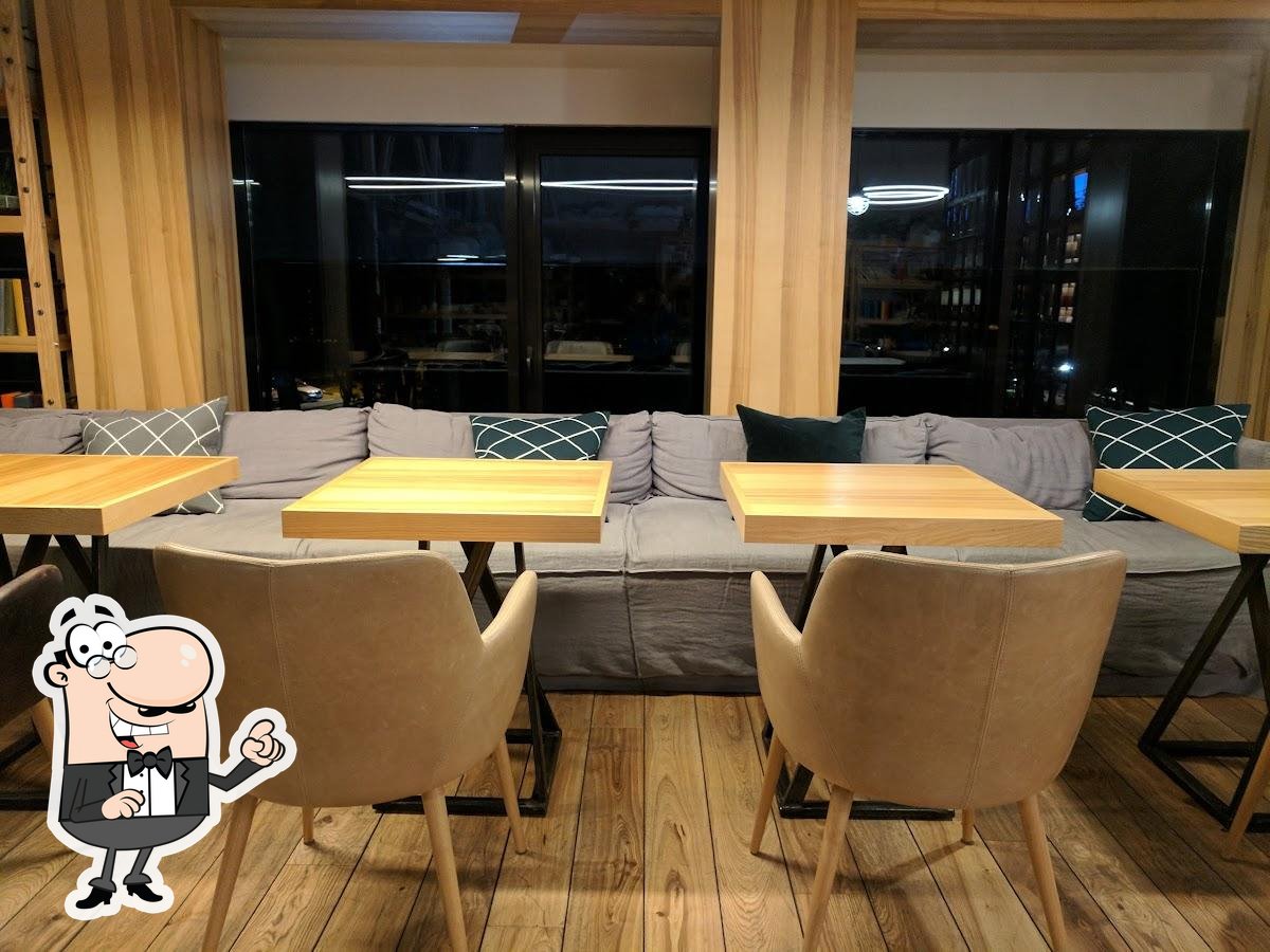 Забронируйте столик в "Лес и Лис".