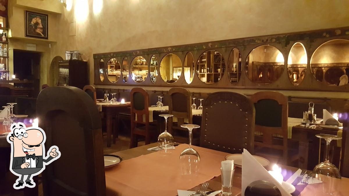 Забронируйте столик в "Old Estonia Restaurant".