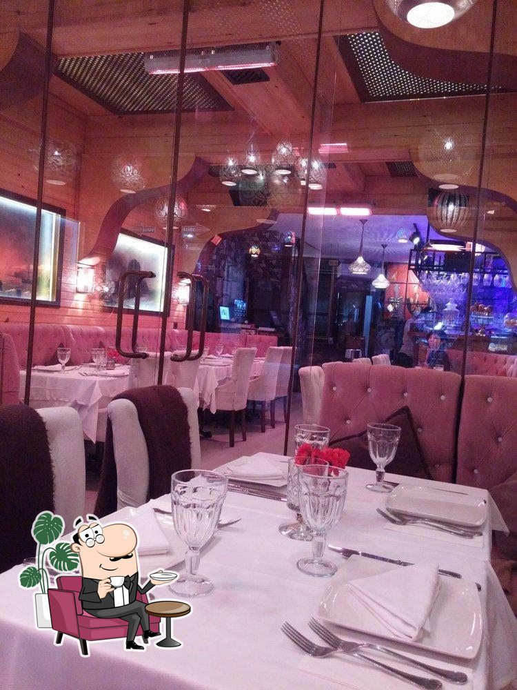 Посмотрите на внутренний интерьер "Constantine's Ark Restaurant & Bar Sultanahmet".