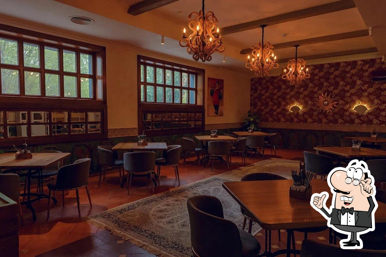 Посмотрите на внутренний интерьер "Швили".