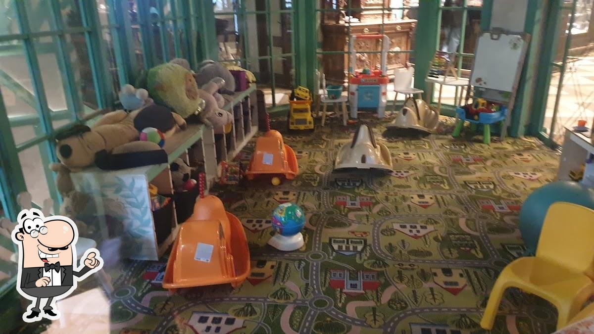 Посмотрите на внутренний интерьер "Дома у друзей".