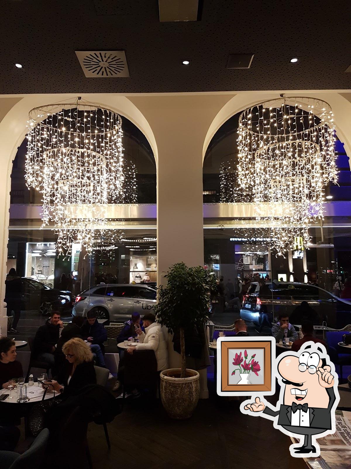 Посмотрите на внутренний интерьер "Gelateria Castelletto".
