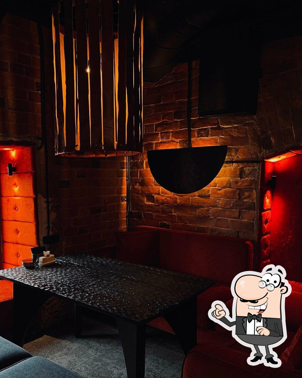 Посмотрите на внутренний интерьер "SpeakEasy".