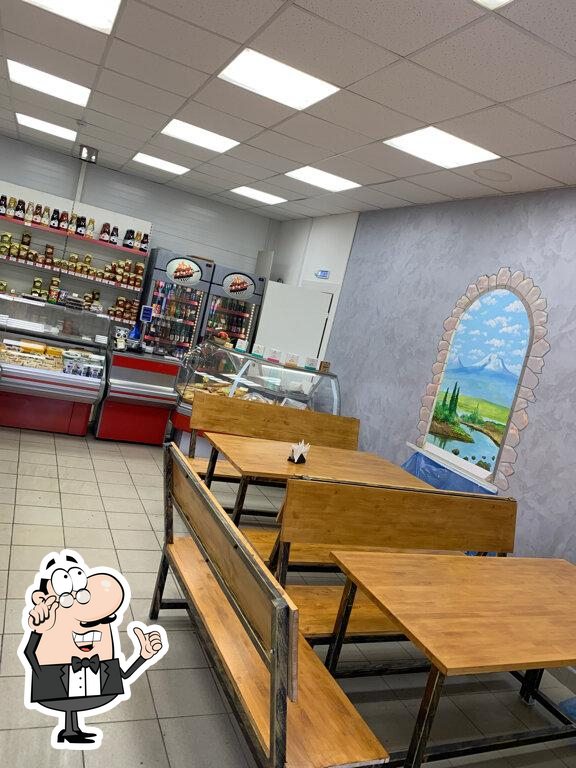 Посмотрите на внутренний интерьер "Шампур".