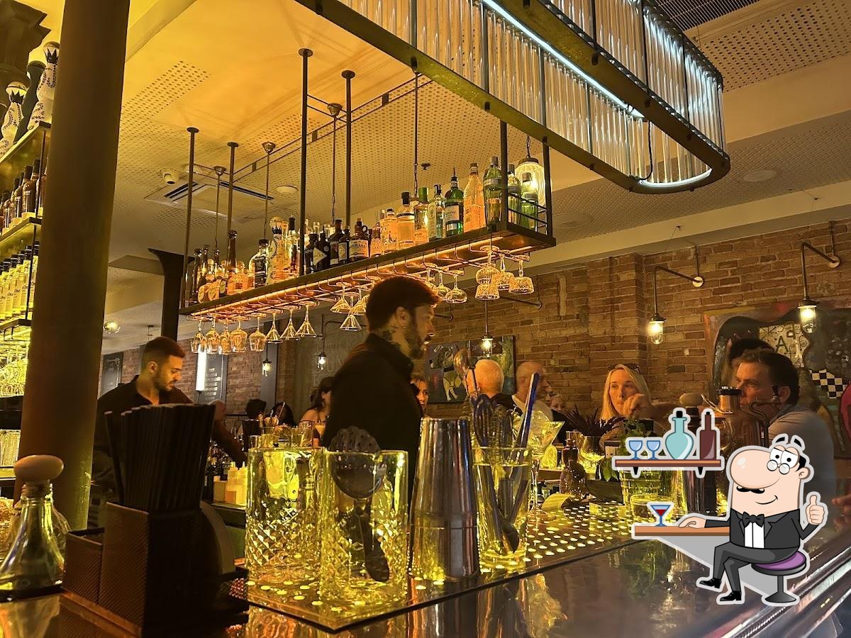 Забронируйте столик в "Vivo Tapas".