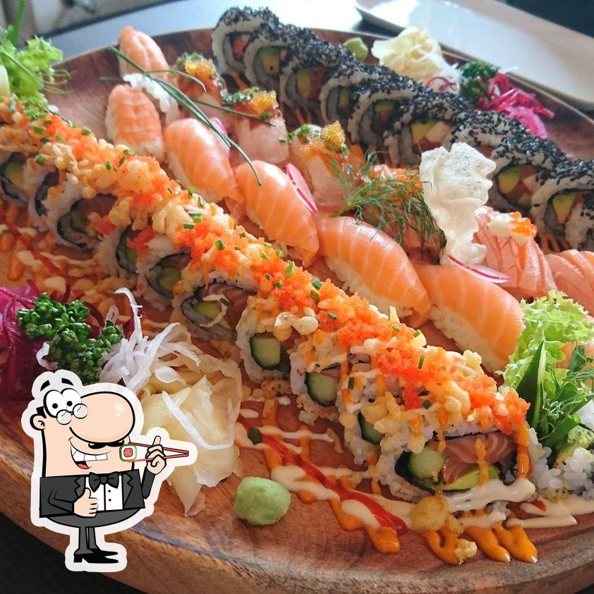 Попробуйте суши в "Red Ninja Sushi Bar".