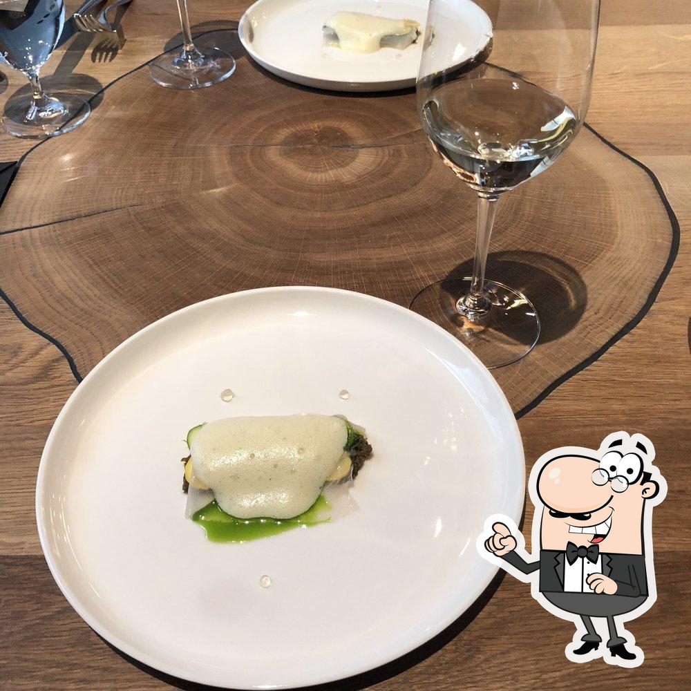 Посмотрите на внутренний интерьер "La Degustation".