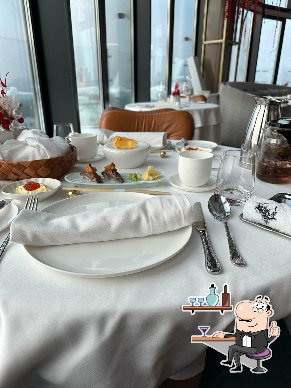 Посмотрите на внутренний интерьер "Сахалин".