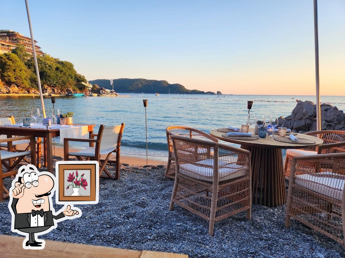 Забронируйте столик в "Dukley Seafront Restaurant".