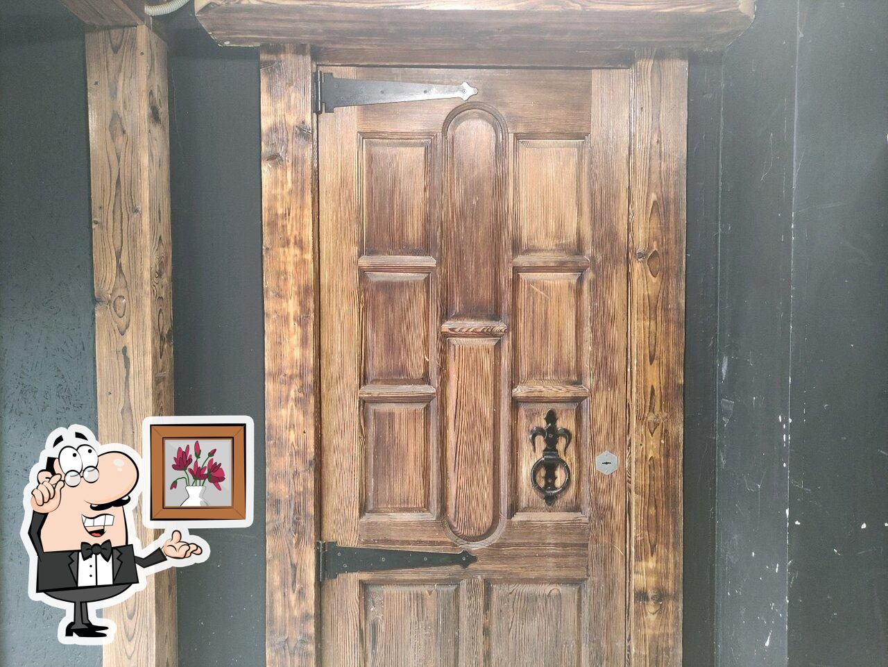 Интерьер "Paranoid pub".