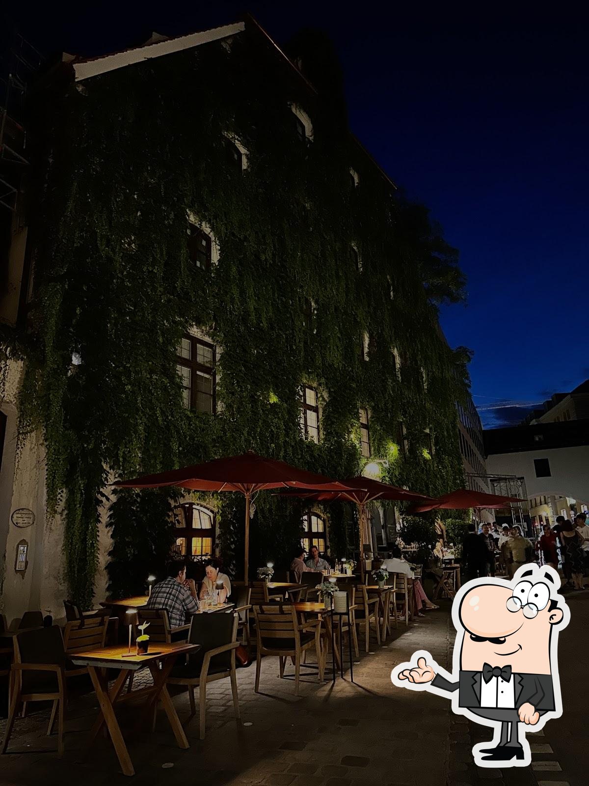 Посмотрите на внутренний интерьер "Restaurant Pfistermühle".
