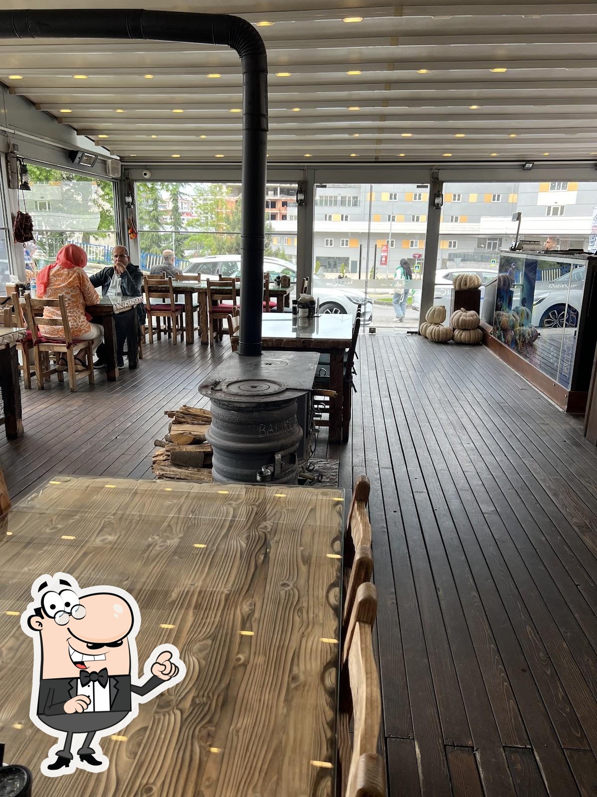 Посмотрите на внутренний интерьер "Balıkçım Restaurant".