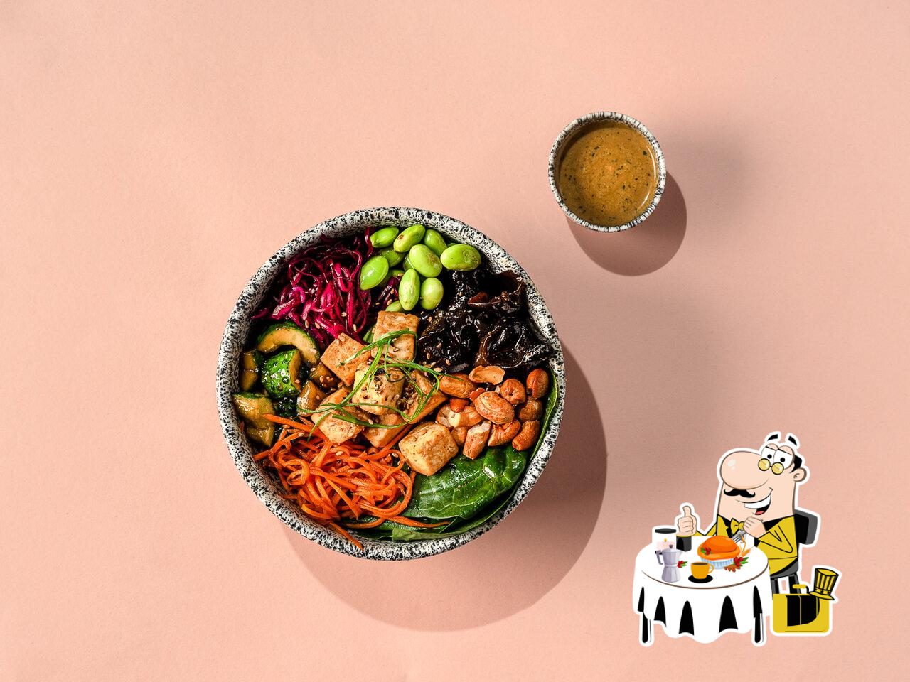 Еда в "Miska bowls & folks"