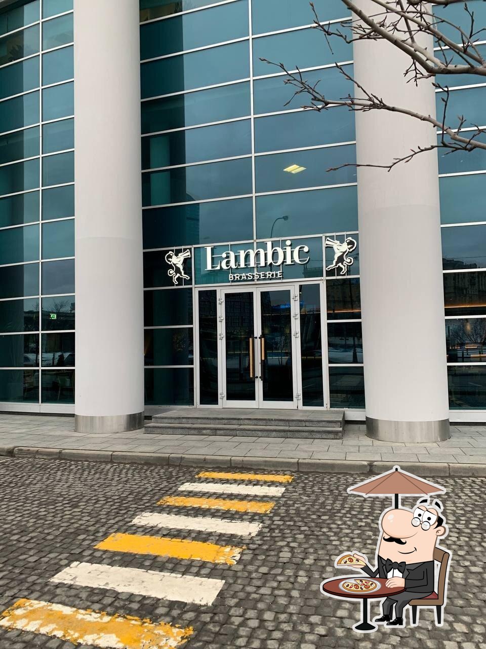 Наслаждайтесь видом , который открывается из "Brasserie Lambic".