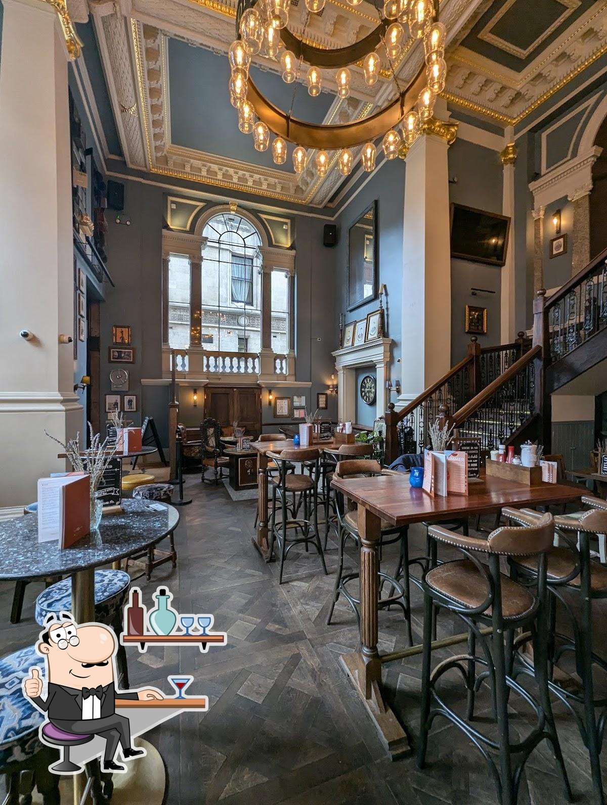 Интерьер "Old Bank of England".