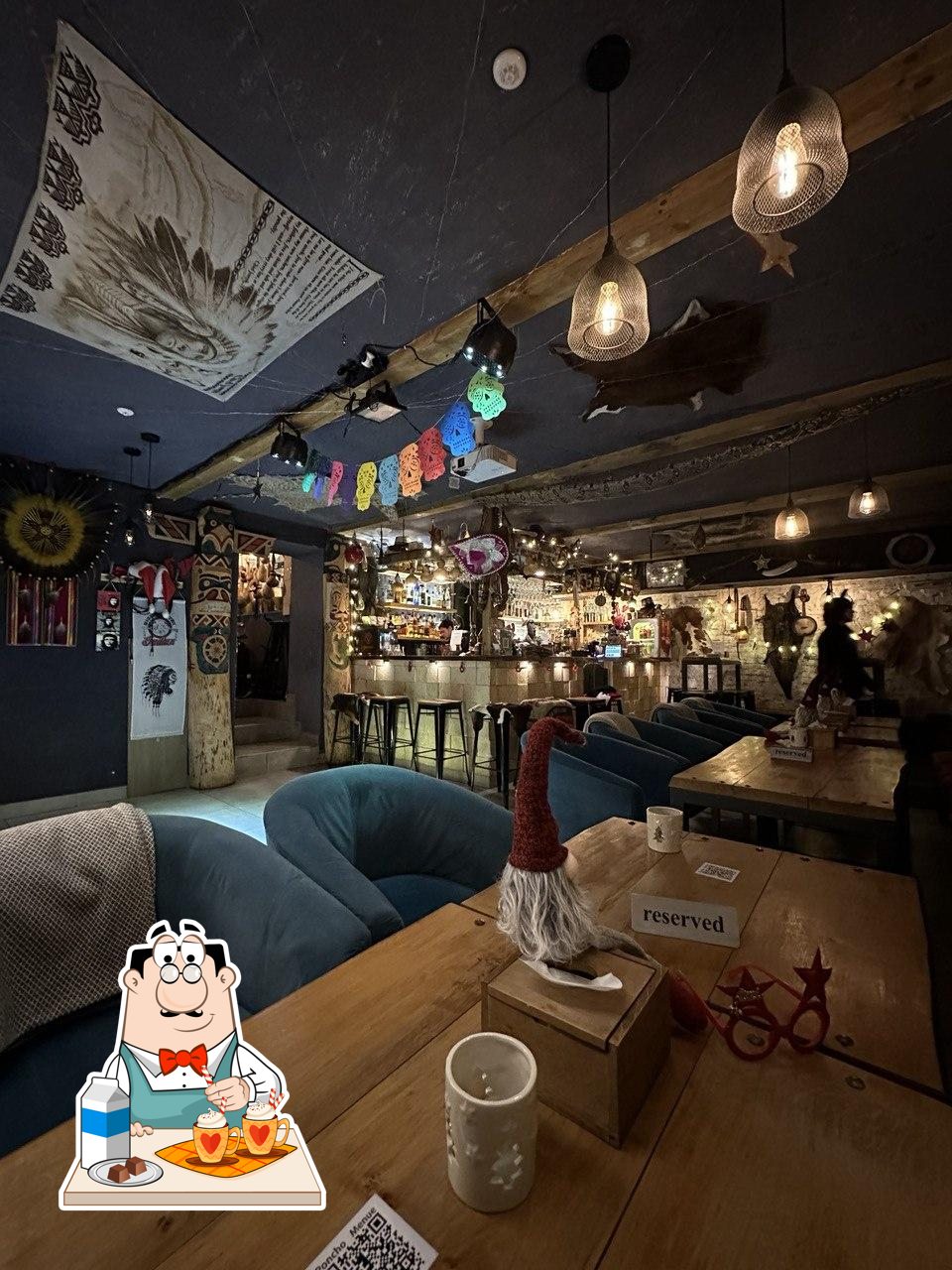 Насладитесь напитками  из бара "PONCHO Snack Art Bar".