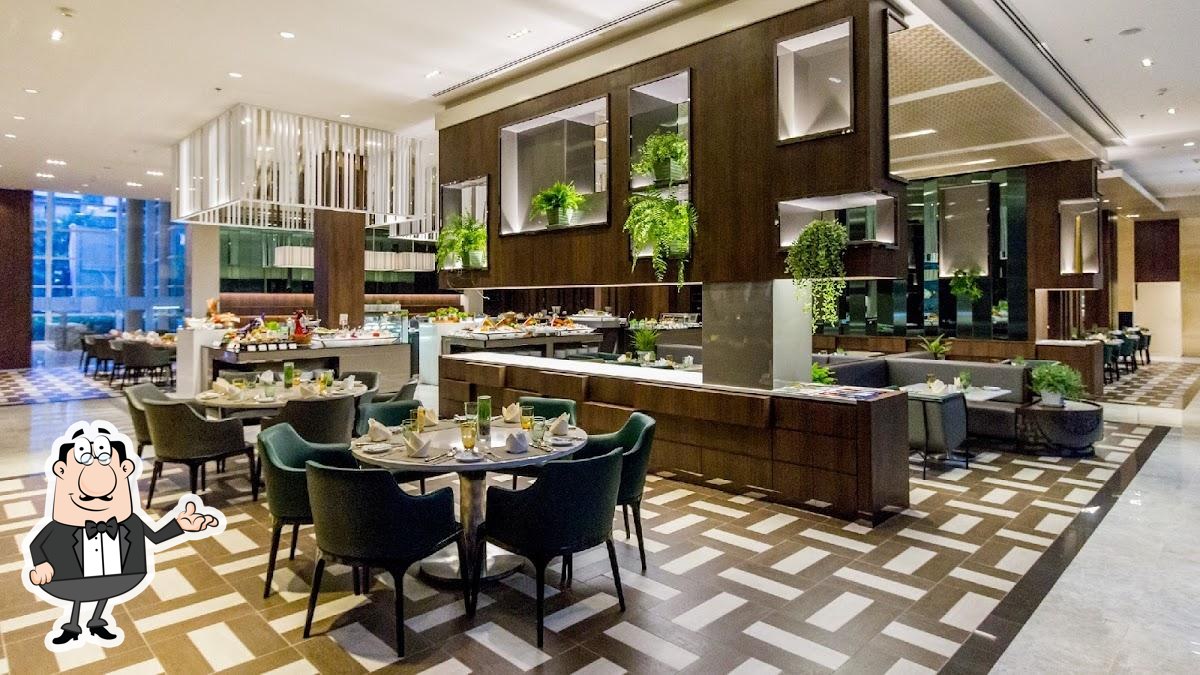 Посмотрите на внутренний интерьер "Cuisine Unplugged".