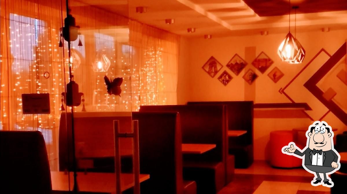 Забронируйте столик в "New Delhi Cafe".