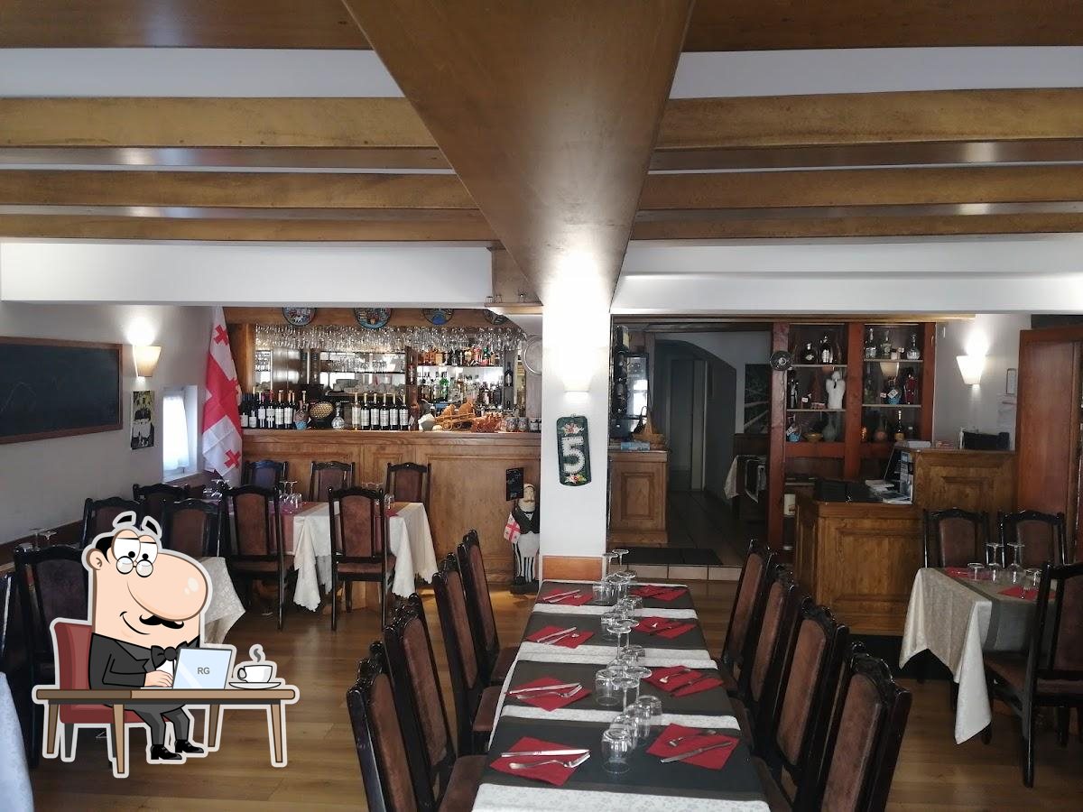 Забронируйте столик в "Restaurant Irina".