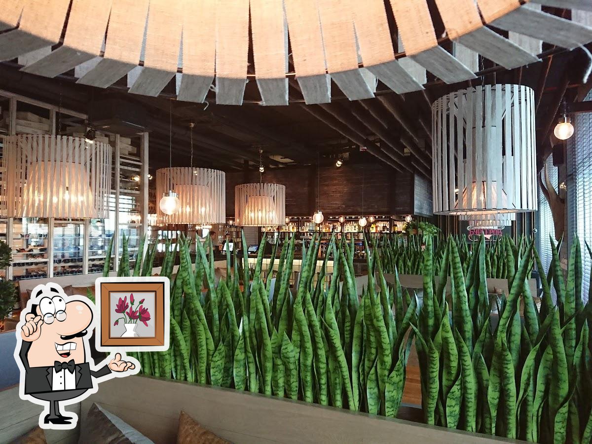 Посмотрите на внутренний интерьер "Стейк Хаус Бутчер".