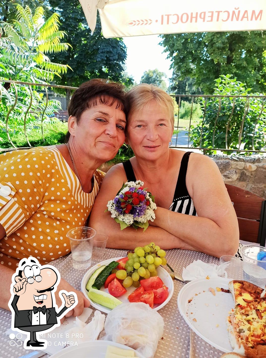 Забронируйте столик в "Луна".