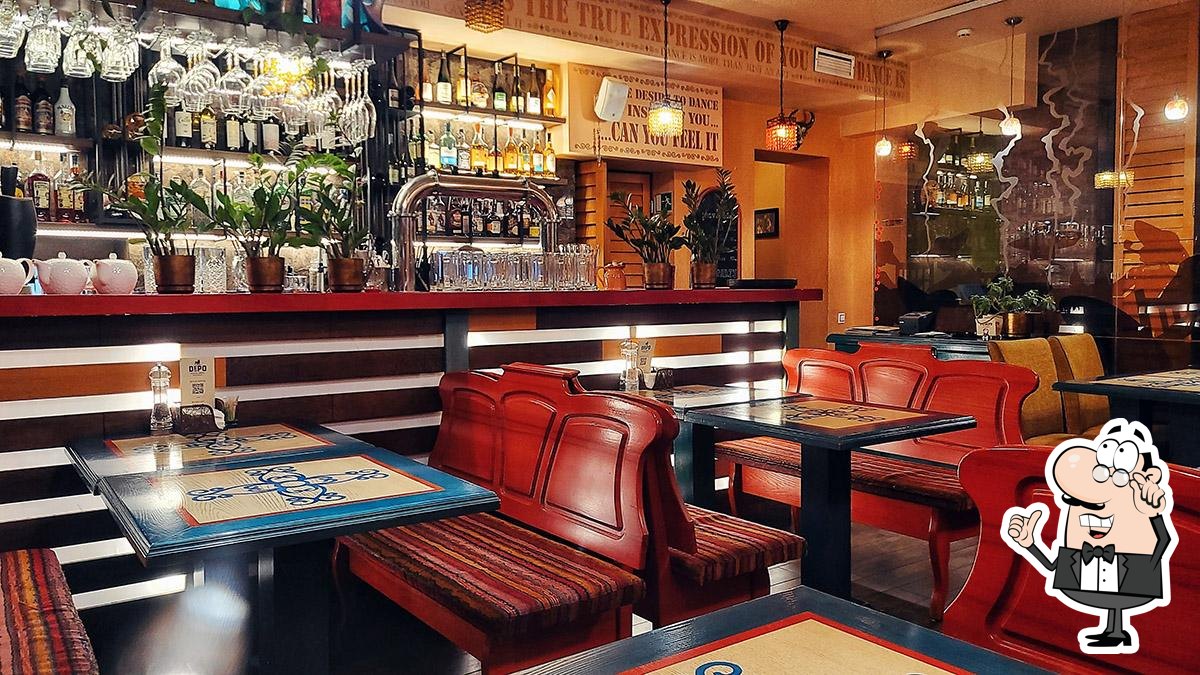 Интерьер "DEPO Salsa Grill Restaurant".