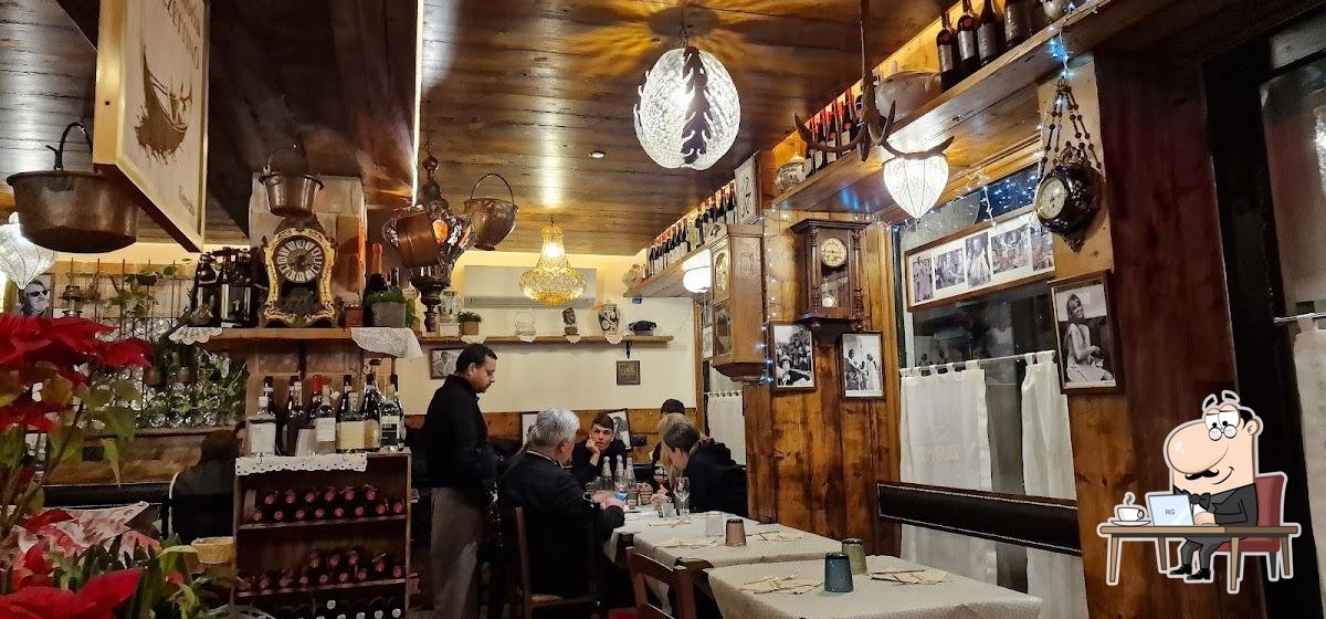Посмотрите на внутренний интерьер "Trattoria Al Gazzettino".